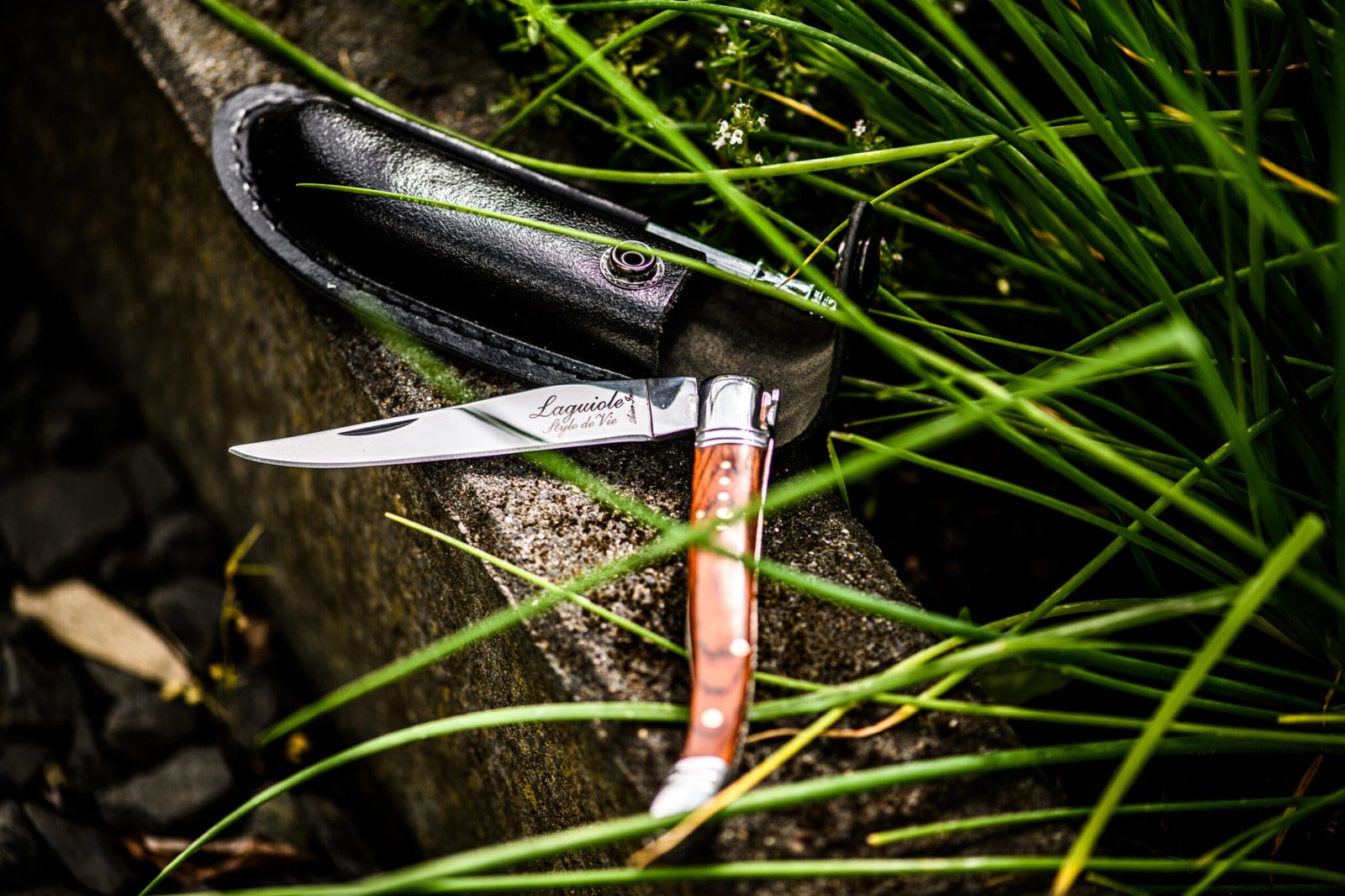 ZakmLeerRoos_SF (13) Rose Wood Pocket Knife with Leather Pouch and Sharpener | Laguiole Luxury Line