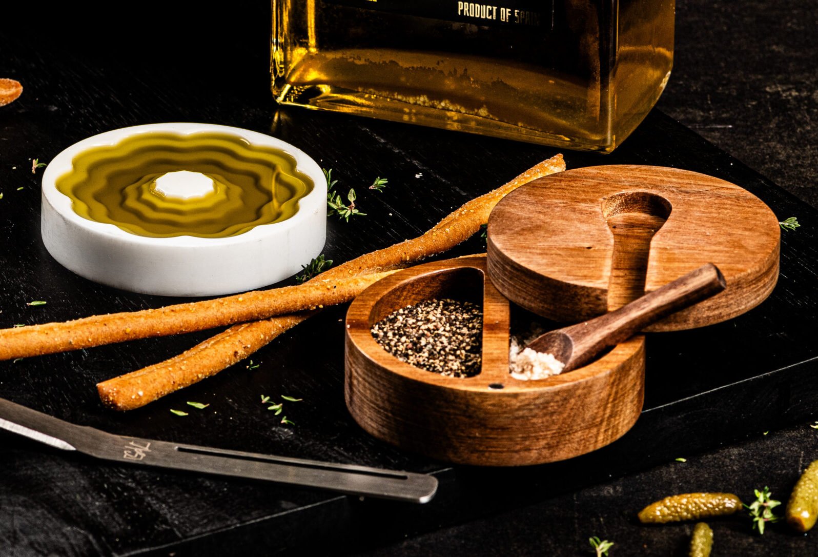 OlijfDip3Del_04 Ceramic and Acacia Wooden Dip Dishes (Set of 3) | Laguiole Premium Line