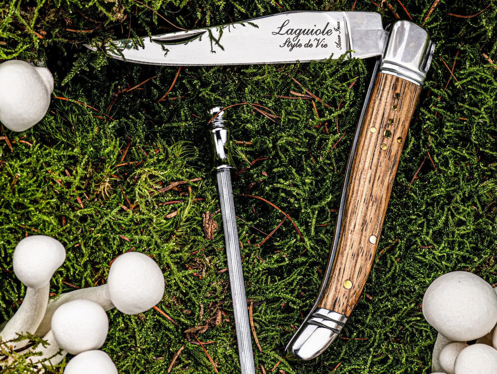 ZakmLeerZebrano_SF (5) Zebrano Wood Pocket Knife with Leather Pouch and Sharpener | Laguiole Luxury Line